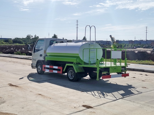 凱馬2方藍(lán)牌灑水車