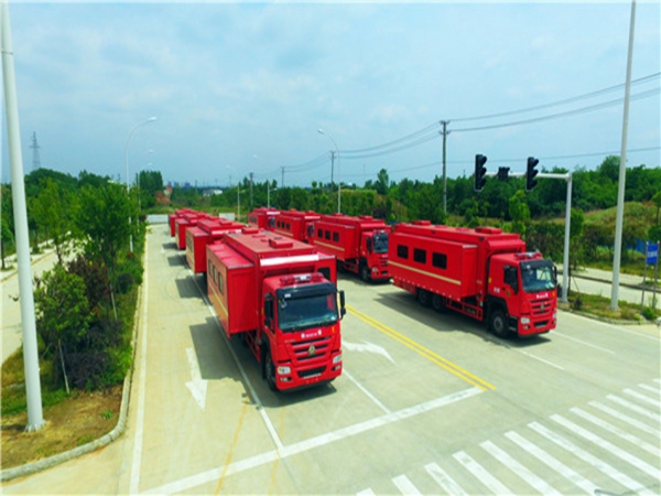 重汽后雙橋宿營車