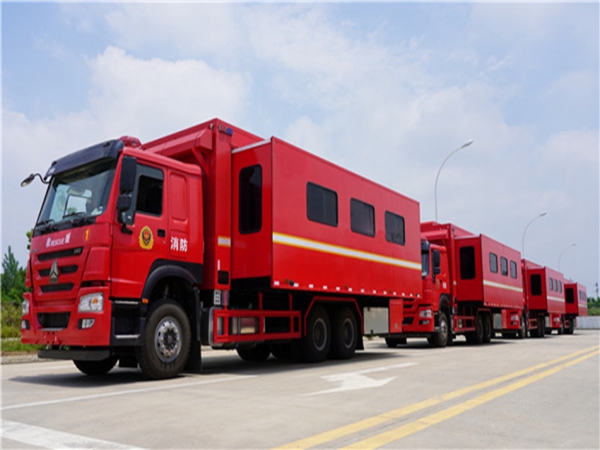 重汽后雙橋宿營車